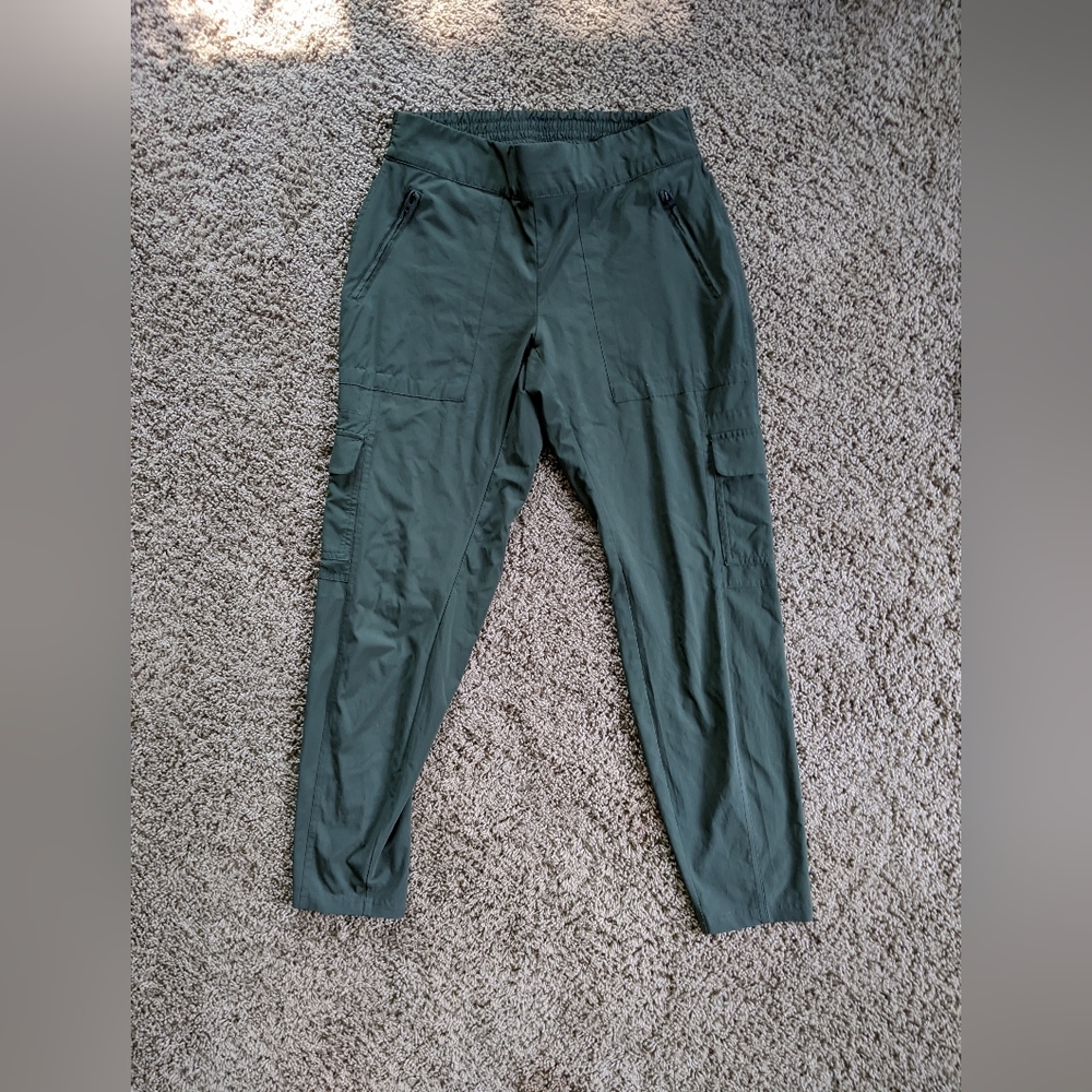 Athleta Chelsea Cargo pants Army Green